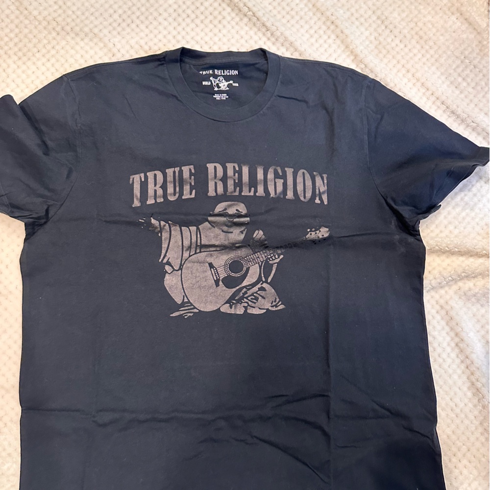 Men’s True Religion tee